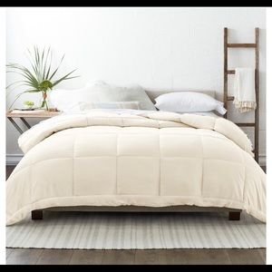 I Enjoy Home Brand All Season Alternative Down Comforter Size Full/Queen